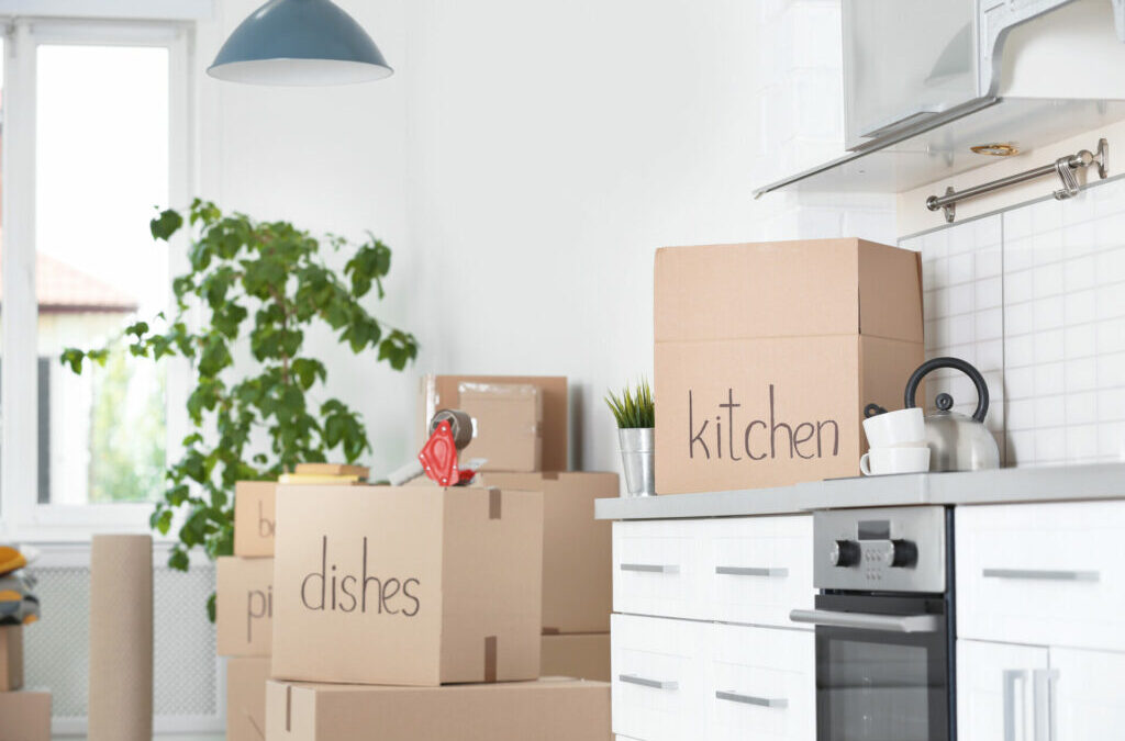 How to Pack Kitchen Items For a Stress Free Move